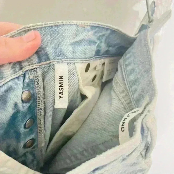 GRLFRND Yasmin Mid Rise Jeans Fame Wash Light Denim Preppy Academia Distressed - Picture 8 of 12